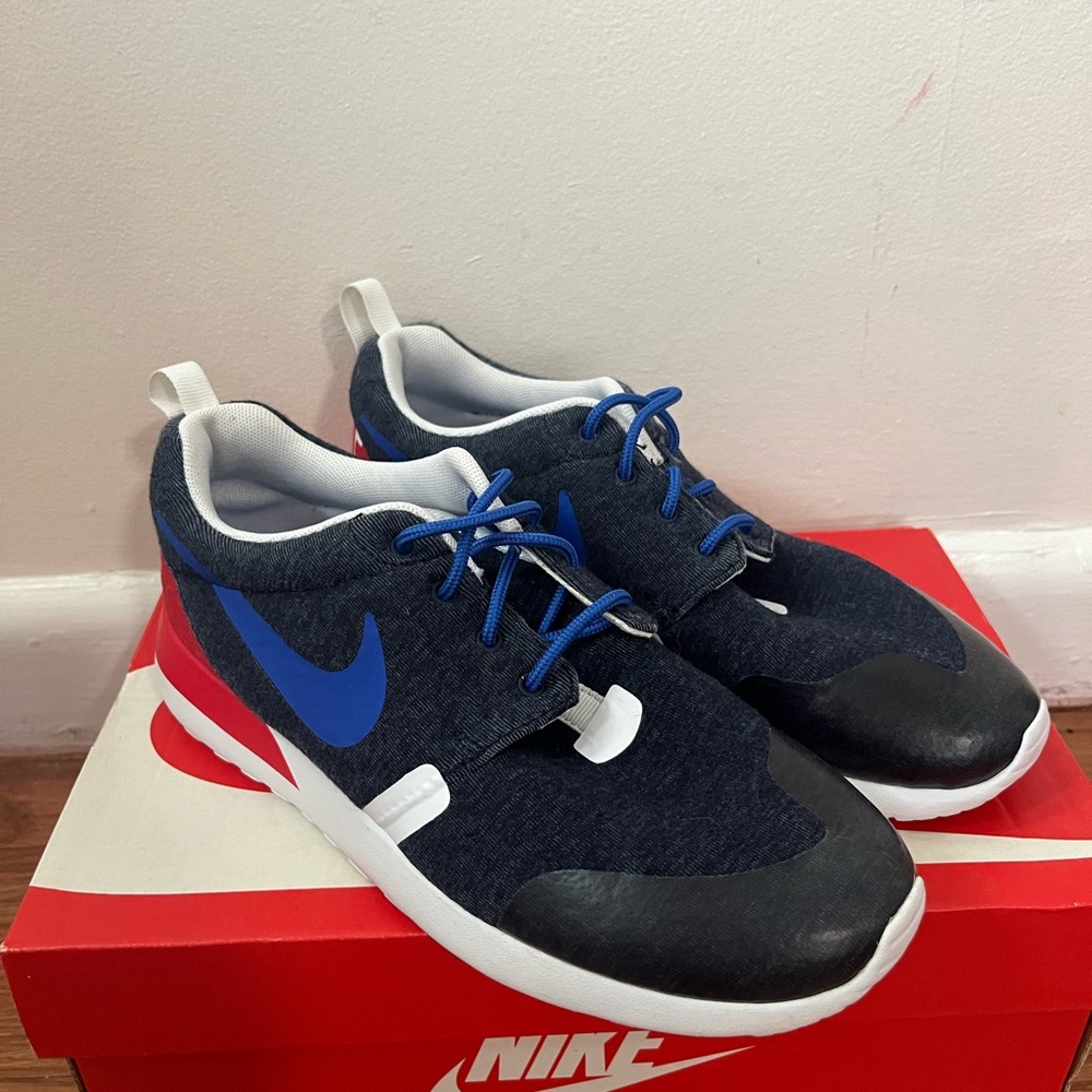Nike Roshe Run France Sneaker Youth size 4